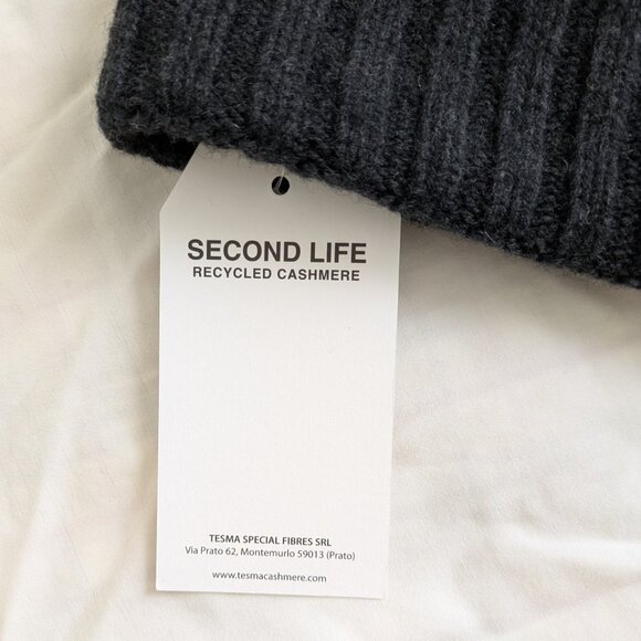 Cashmere Beanie Made in Italy NWT - Picture 2 of 6